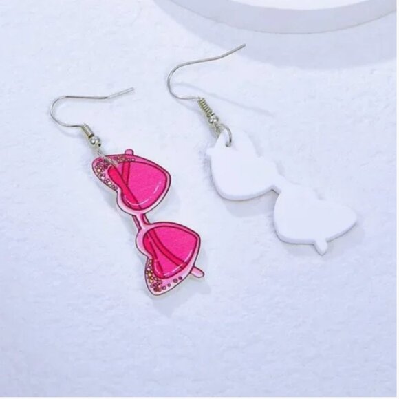 ⭐️❤️FREE Sunglasses Sun Glasses Chic Beach Vaca Vacation Artsy Drop Hip Earrings - Picture 2 of 3